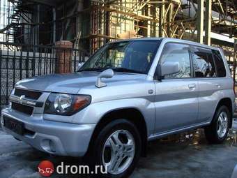 2003 Mitsubishi Pajero iO Pics