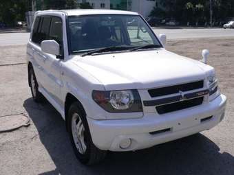 2003 Mitsubishi Pajero iO Pics