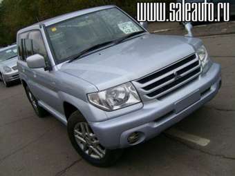 2003 Mitsubishi Pajero iO Images