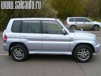 2003 Mitsubishi Pajero iO Photos