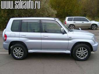 2003 Mitsubishi Pajero iO Photos