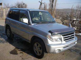 2003 Mitsubishi Pajero iO Images