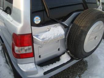 2003 Mitsubishi Pajero iO Pics
