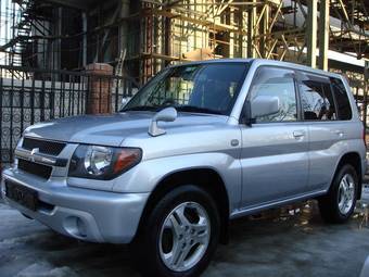 2003 Mitsubishi Pajero iO Pictures