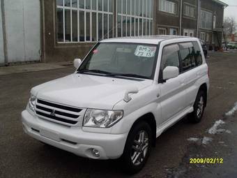 2003 Mitsubishi Pajero iO Pictures