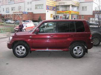 2003 Mitsubishi Pajero iO Photos