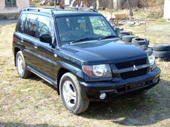 2003 Mitsubishi Pajero iO Pictures