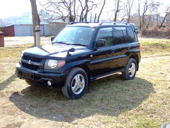 2003 Mitsubishi Pajero iO Photos