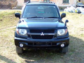 2003 Mitsubishi Pajero iO Photos