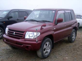 2003 Mitsubishi Pajero iO Images
