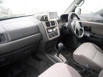 2003 Mitsubishi Pajero iO Photos