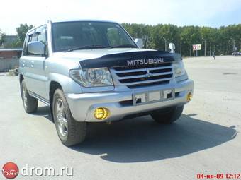 2003 Mitsubishi Pajero iO Photos