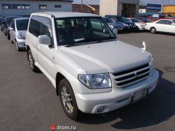 2004 Mitsubishi Pajero iO Photos