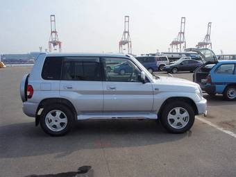 2004 Mitsubishi Pajero iO Images