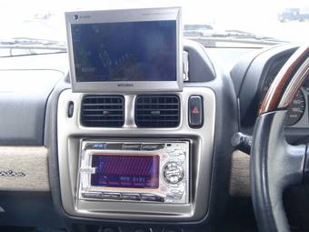 2004 Mitsubishi Pajero iO Images
