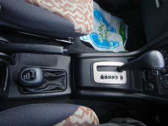 2004 Mitsubishi Pajero iO Pics