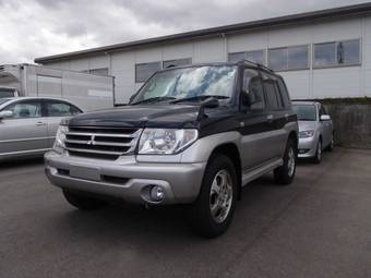 2004 Mitsubishi Pajero iO Images