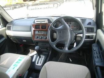 2004 Mitsubishi Pajero iO Pictures