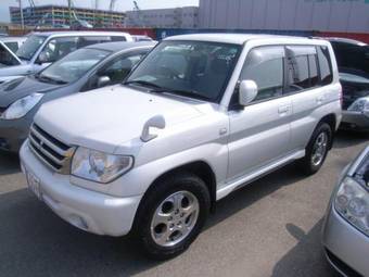 2004 Mitsubishi Pajero iO Photos