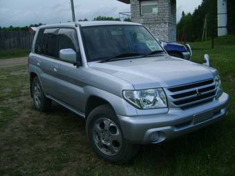 2004 Mitsubishi Pajero iO Pictures