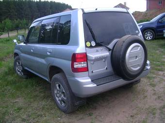 2004 Mitsubishi Pajero iO Pics