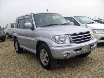 2004 Mitsubishi Pajero iO Images