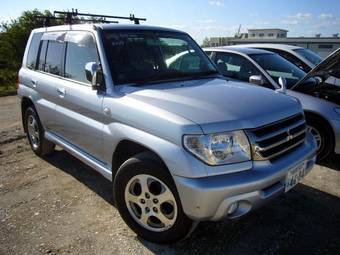 2005 Mitsubishi Pajero iO Photos