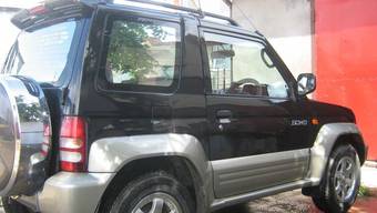 1995 Mitsubishi Pajero Junior Pictures