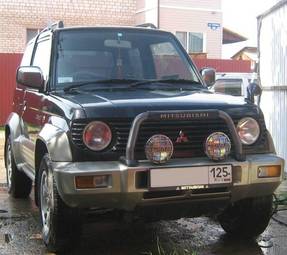 1995 Mitsubishi Pajero Junior Photos