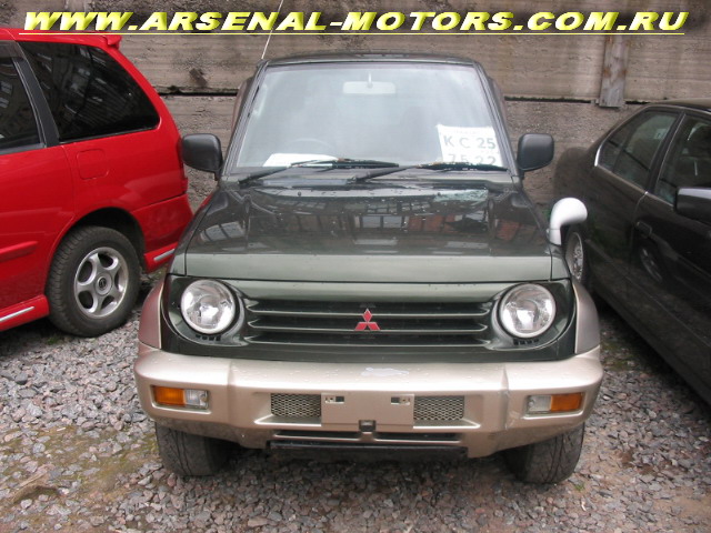 1996 Mitsubishi Pajero Junior Pictures