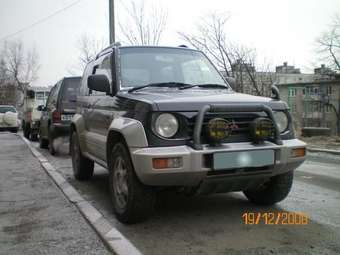 1996 Mitsubishi Pajero Junior Images