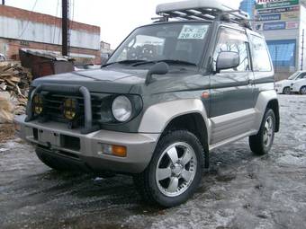 1996 Mitsubishi Pajero Junior Pictures