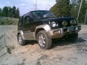 1996 Mitsubishi Pajero Junior Photos