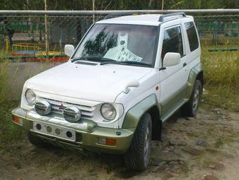 1996 Mitsubishi Pajero Junior Photos