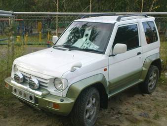 1996 Mitsubishi Pajero Junior Pictures
