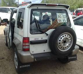 1996 Mitsubishi Pajero Junior Pictures