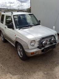 1996 Mitsubishi Pajero Junior Photos