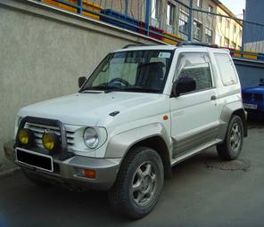 1996 Mitsubishi Pajero Junior Photos