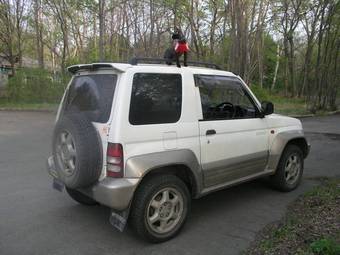 1996 Mitsubishi Pajero Junior Pictures