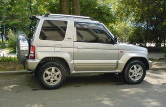 1996 Mitsubishi Pajero Junior Pictures