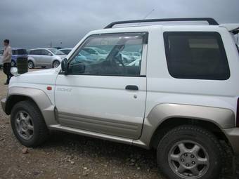 1996 Mitsubishi Pajero Junior Photos