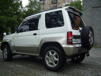 1996 Mitsubishi Pajero Junior Photos