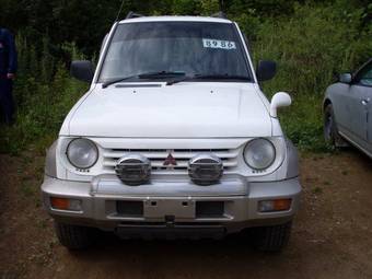 1996 Mitsubishi Pajero Junior Photos