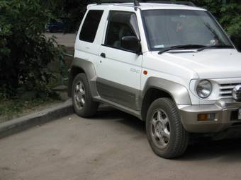 1996 Mitsubishi Pajero Junior Photos