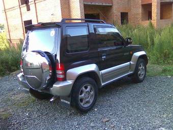 1996 Mitsubishi Pajero Junior Pictures