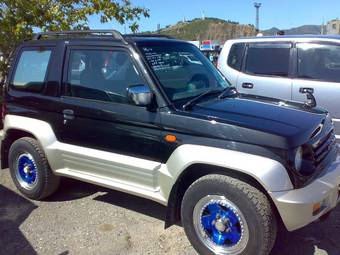 1996 Mitsubishi Pajero Junior Pictures