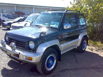 1996 Mitsubishi Pajero Junior Photos