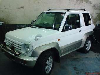 1997 Mitsubishi Pajero Junior Pictures