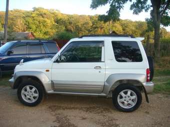 1997 Mitsubishi Pajero Junior Pics