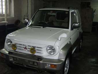 1997 Mitsubishi Pajero Junior Pictures